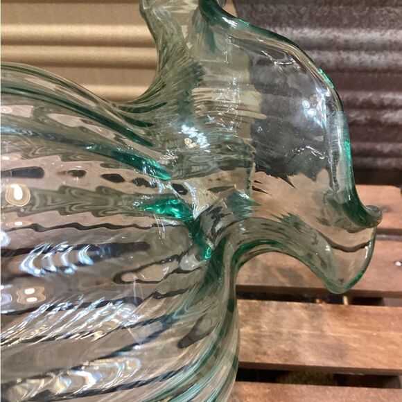 Fenton Elegant Green Clear Swirl Glass Vase Ruffle Top Centerpiece Flowers - Picture 7 of 11